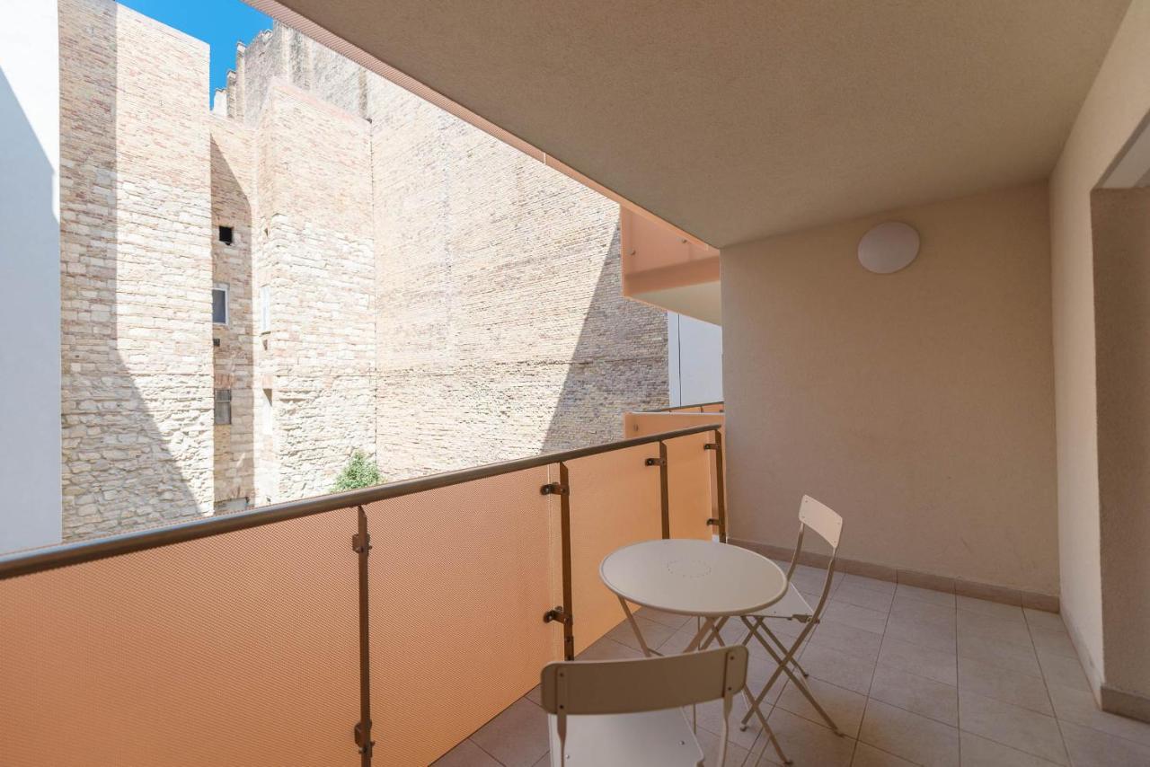 Oasis Apartments At Broadway Residence Budapest Esterno foto